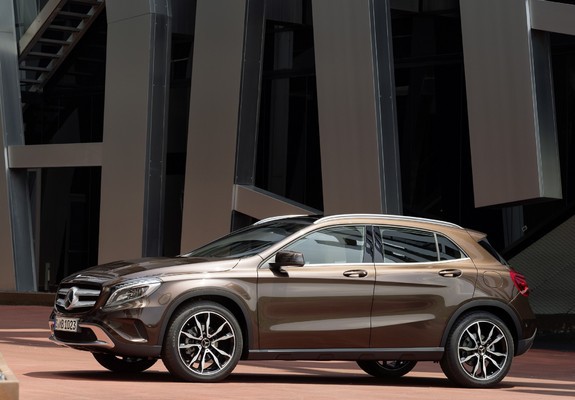 Images of Mercedes-Benz GLA 220 CDI 4MATIC (X156) 2014