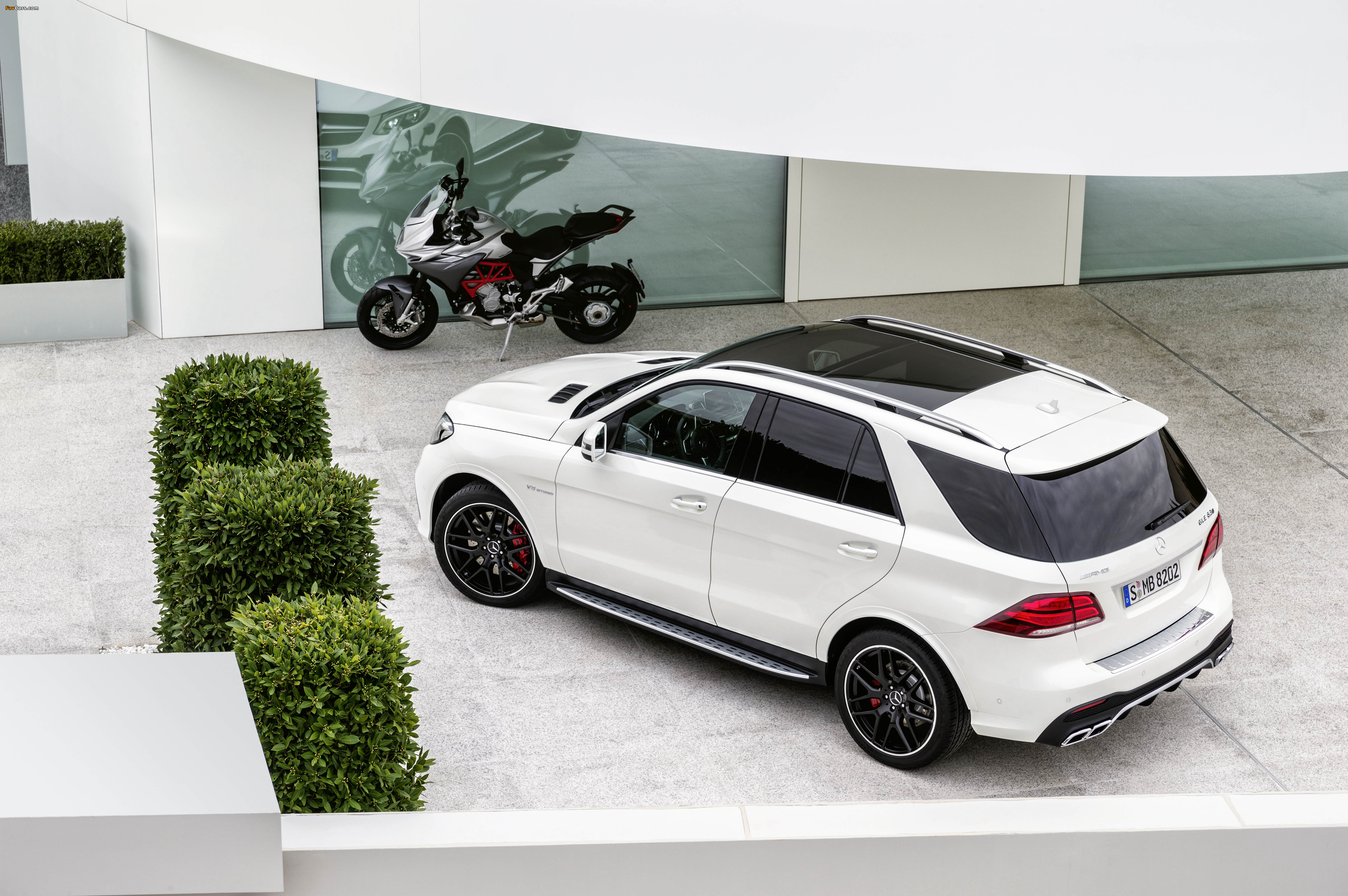 Images of Mercedes-AMG GLE 63 S 4MATIC (W166) 2015 (4096 x 2722)