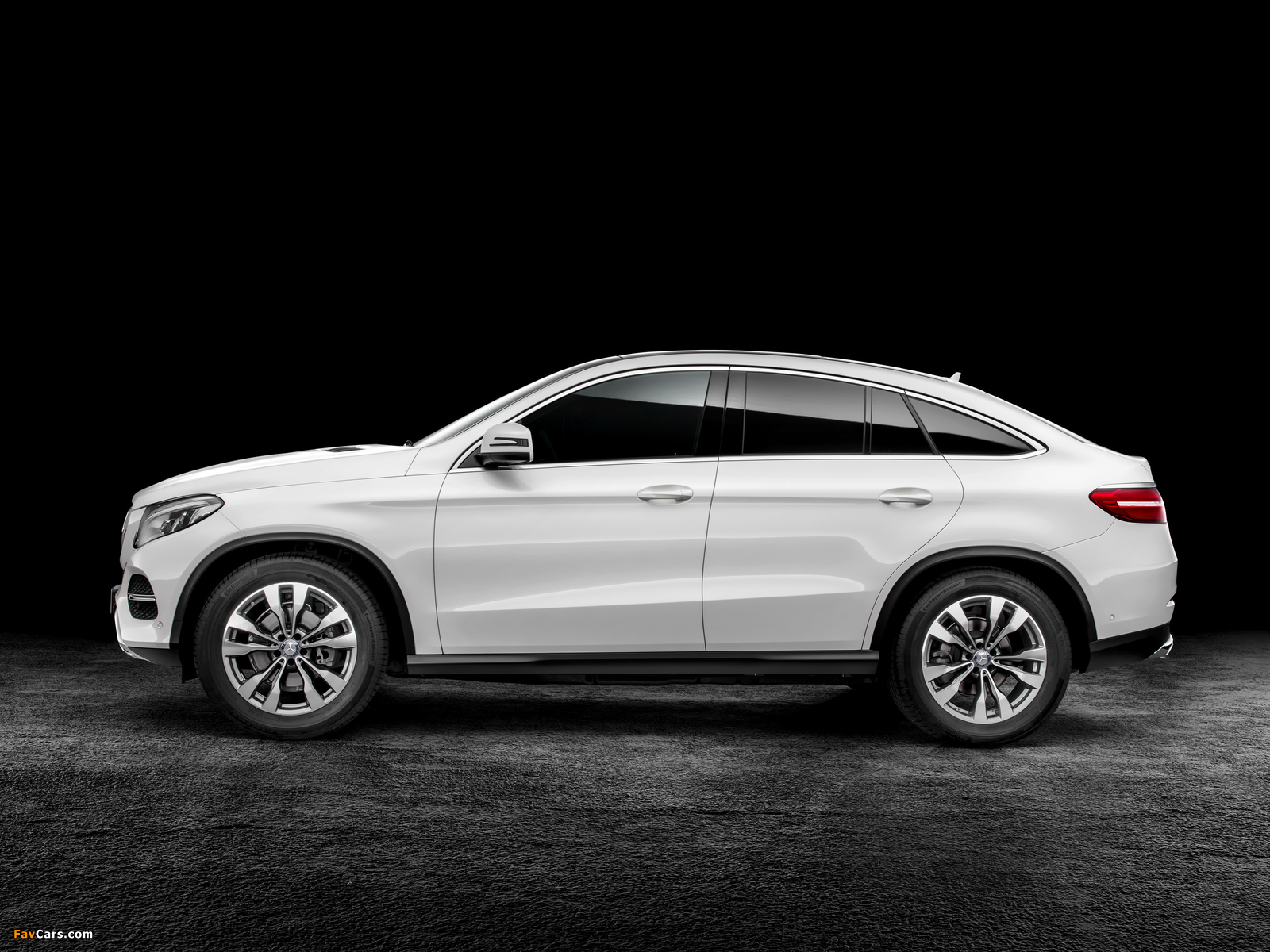 Photos of Mercedes-Benz GLE 400 4MATIC Coupé (C292) 2015 (1600 x 1200)