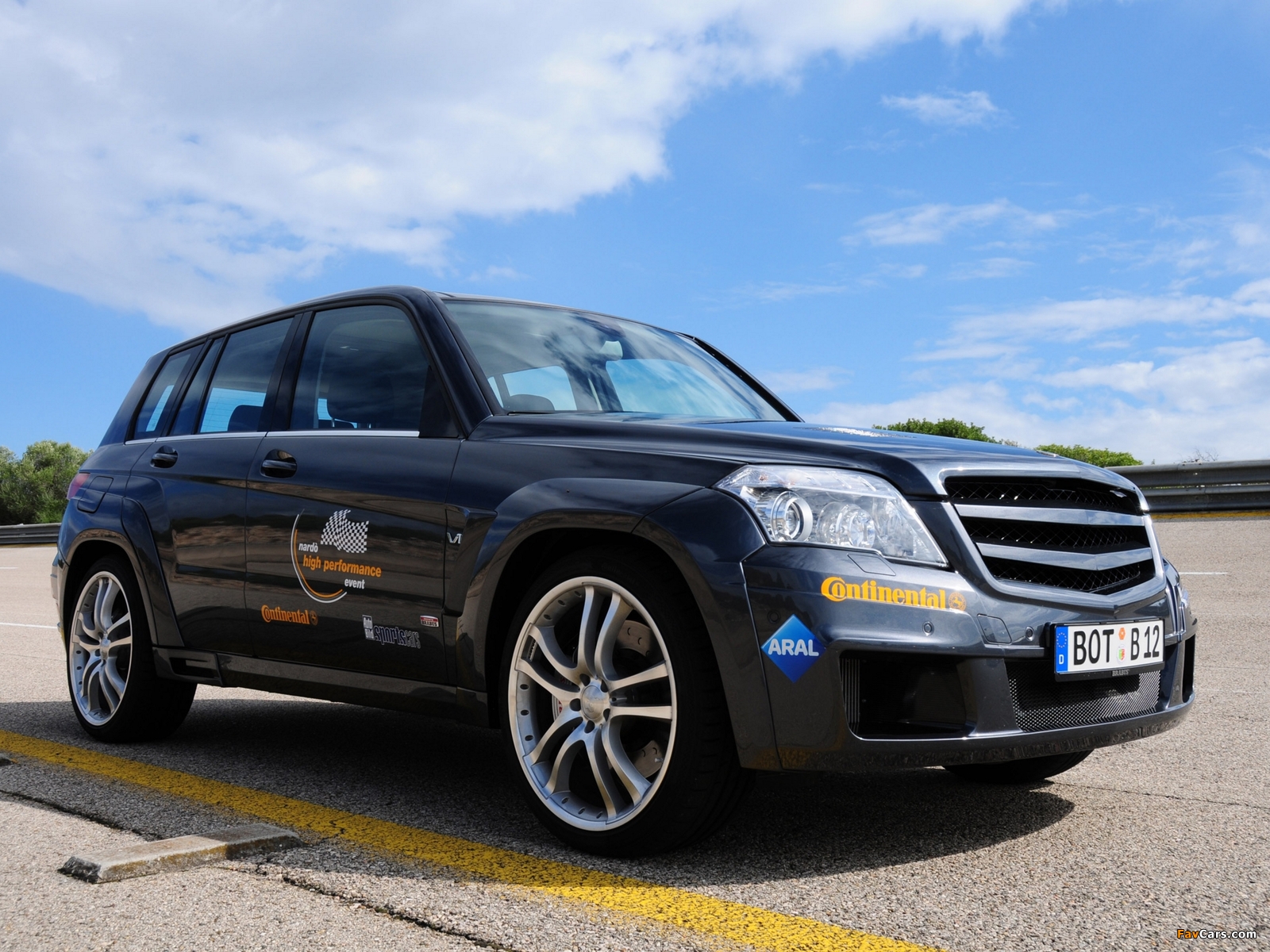 Images of Brabus GLK V12 (X204) 2009 (1600 x 1200)