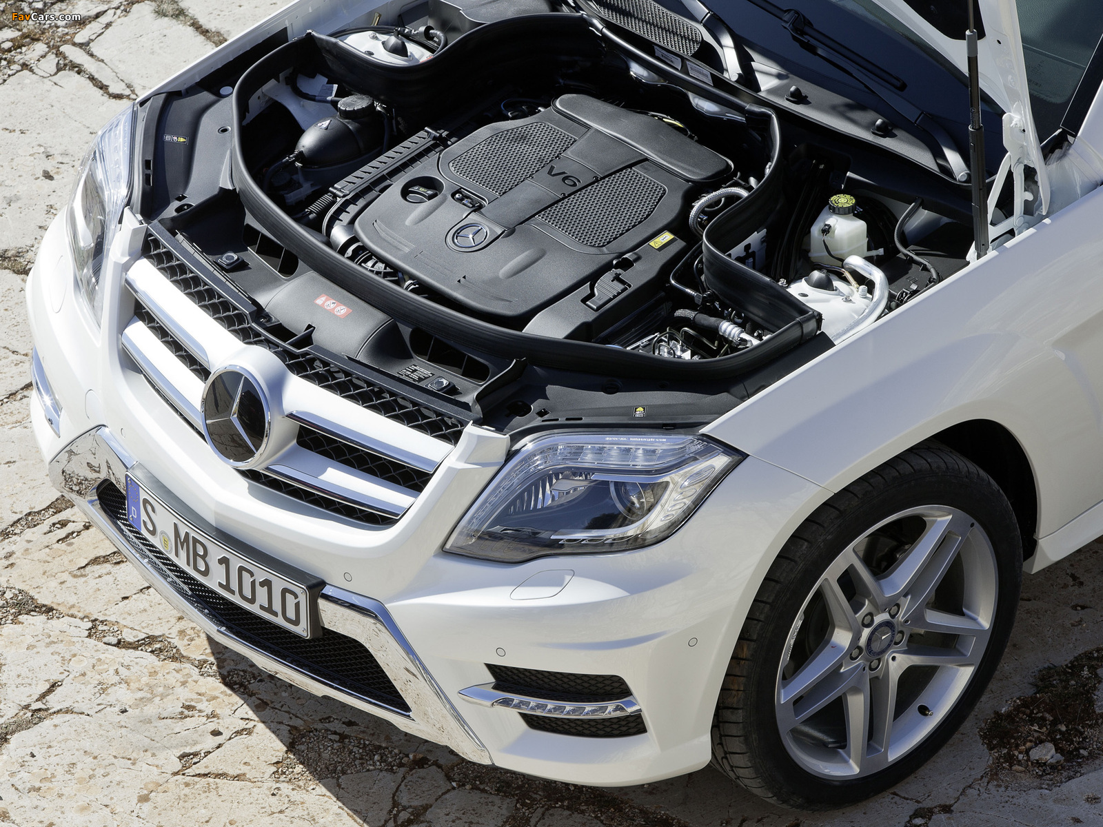 Images of Mercedes-Benz GLK 350 BlueEfficiency (X204) 2012 (1600 x 1200)