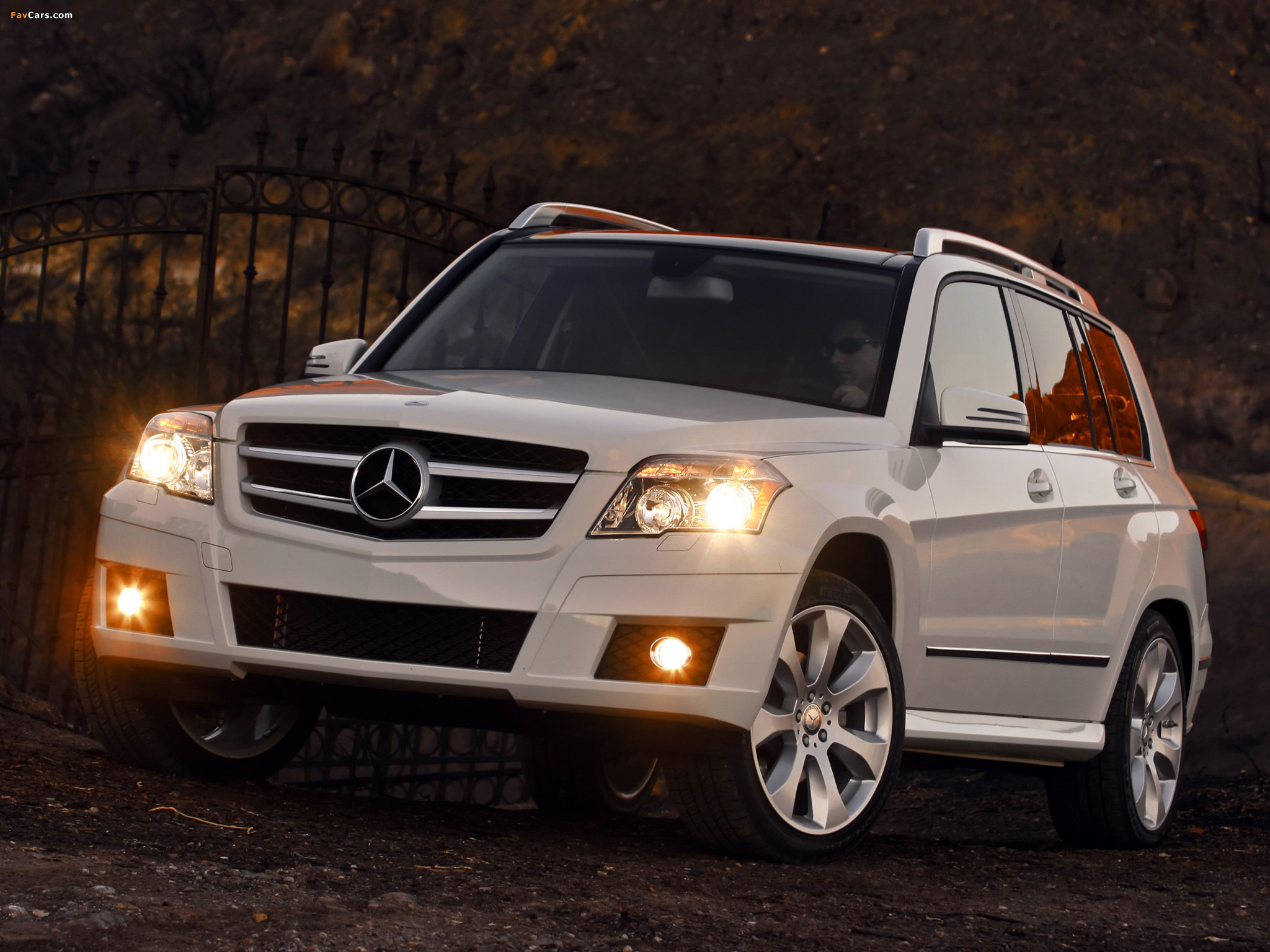 Mercedes-Benz GLK 350 US-spec (X204) 2008–12 photos (2048 x 1536)