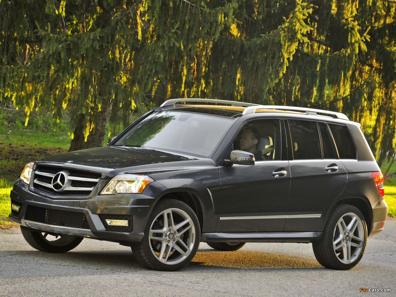 Photos of Mercedes-Benz GLK 350 AMG Styling Package (X204) 2008–12 (1280 x 960)