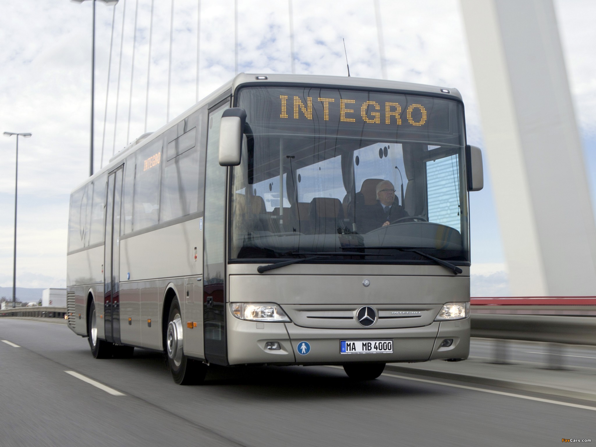 Images of Mercedes-Benz Integro (O550) 2004 (2048 x 1536)
