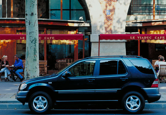 Images of Mercedes-Benz ML 320 (W163) 1997–2001