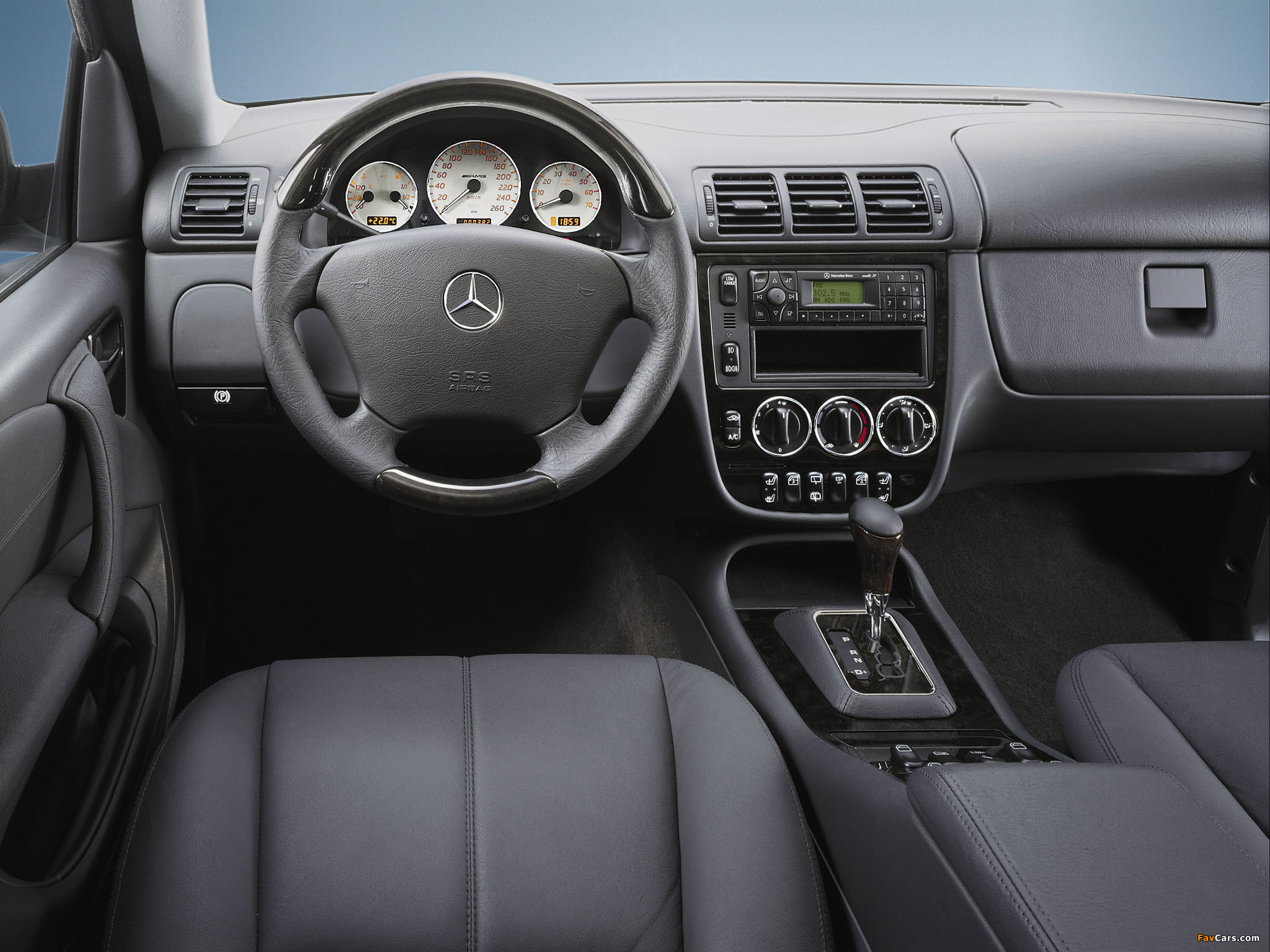 Images of Mercedes-Benz ML 55 AMG (W163) 2000–03 (2048 x 1536)