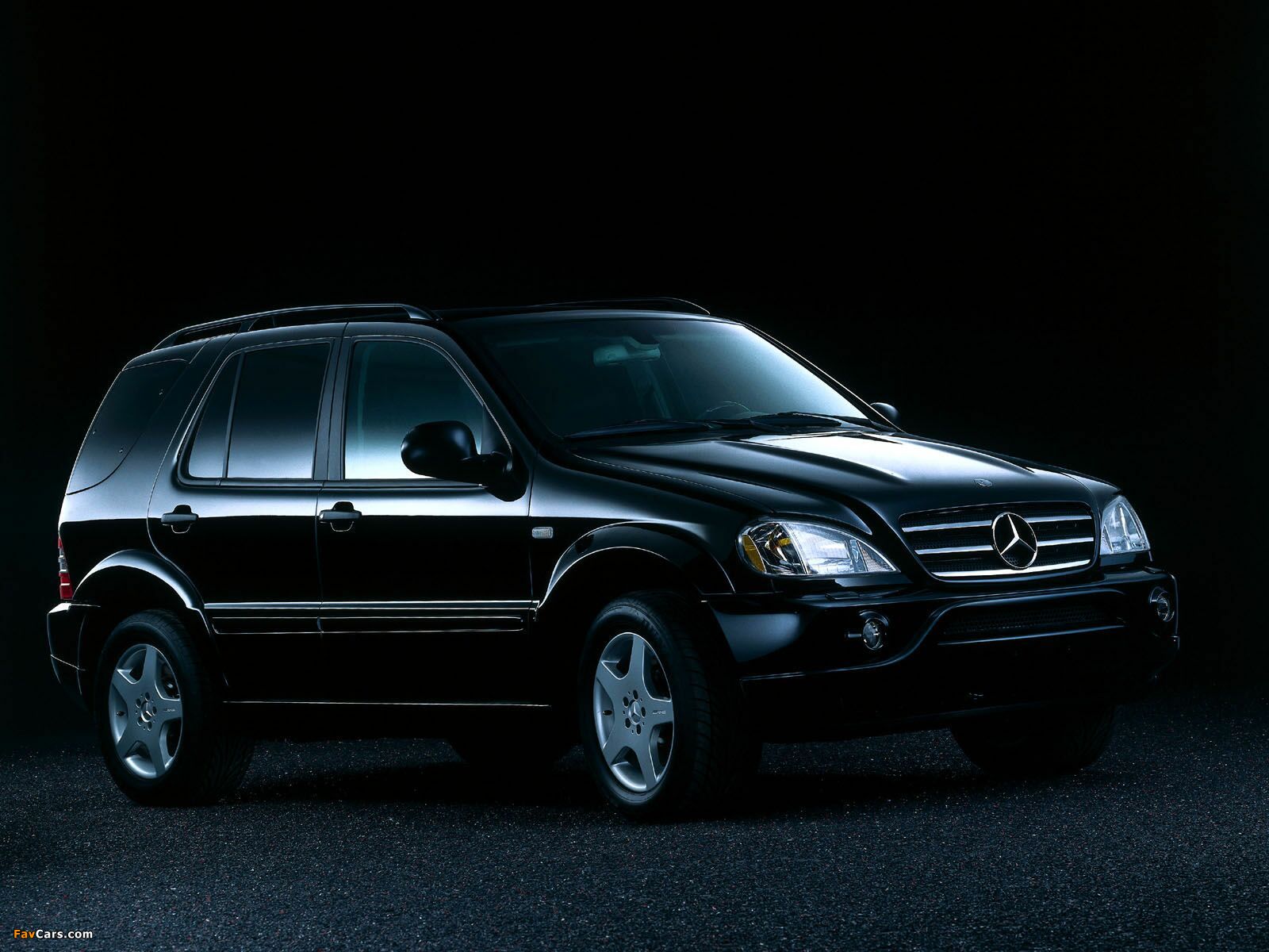 Images of Mercedes-Benz ML 55 AMG (W163) 2000–03 (1600 x 1200)