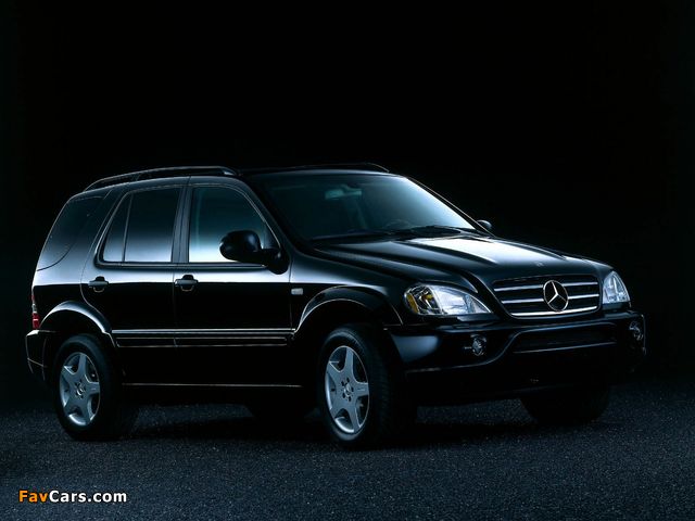 Images of Mercedes-Benz ML 55 AMG (W163) 2000–03 (640 x 480)