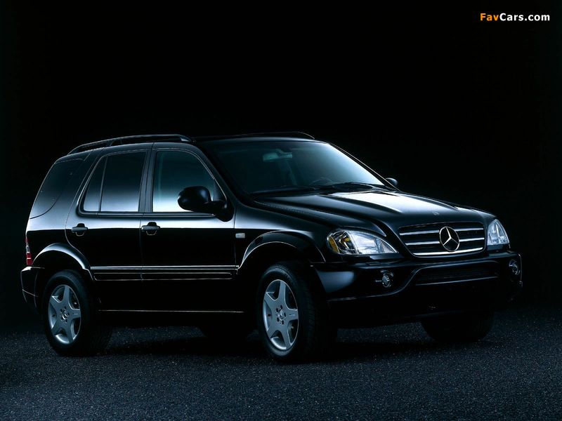 Images of Mercedes-Benz ML 55 AMG (W163) 2000–03 (800 x 600)