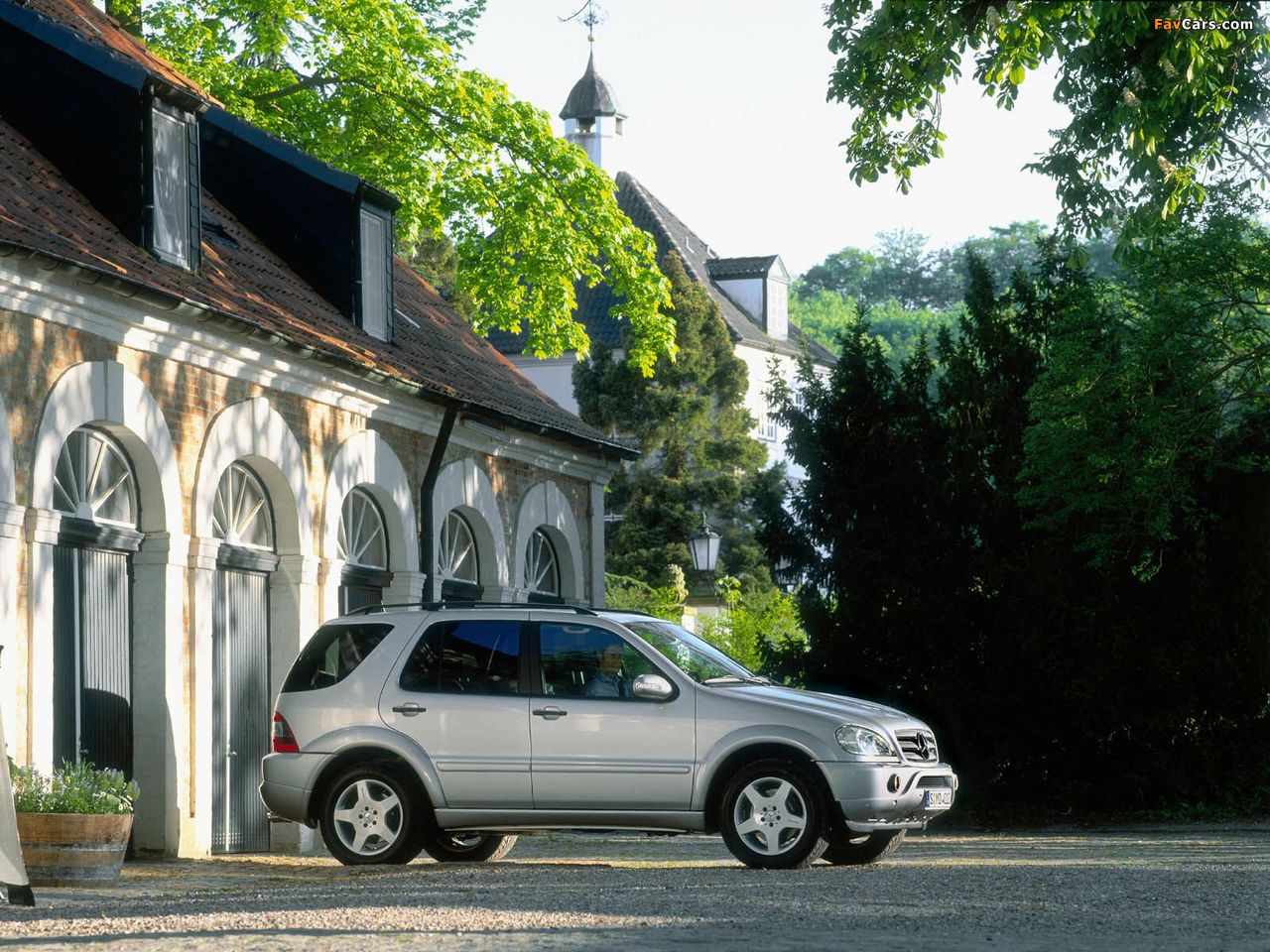 Images of Mercedes-Benz ML 55 AMG (W163) 2000–03 (1280 x 960)