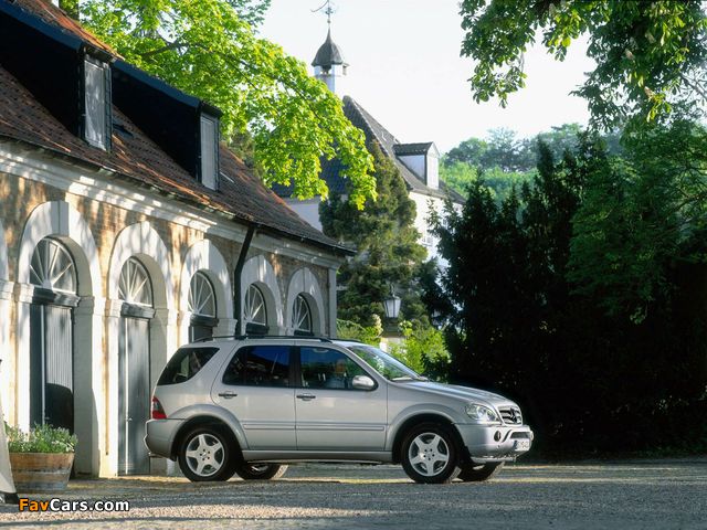 Images of Mercedes-Benz ML 55 AMG (W163) 2000–03 (640 x 480)