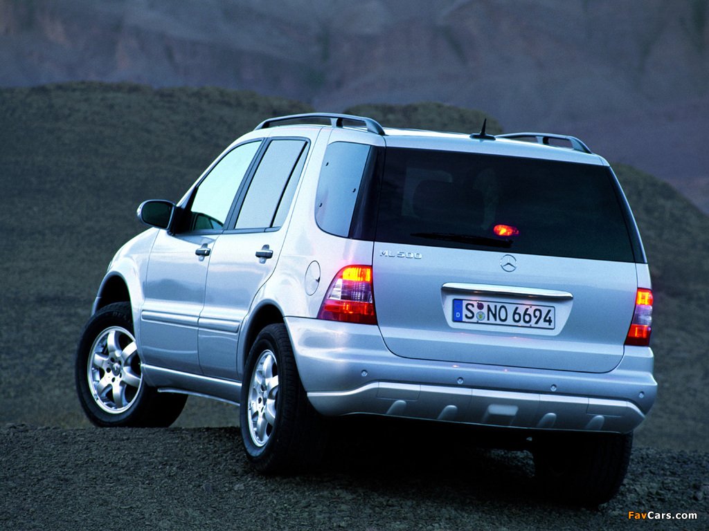 Images of Mercedes-Benz ML 500 (W163) 2001–05 (1024 x 768)