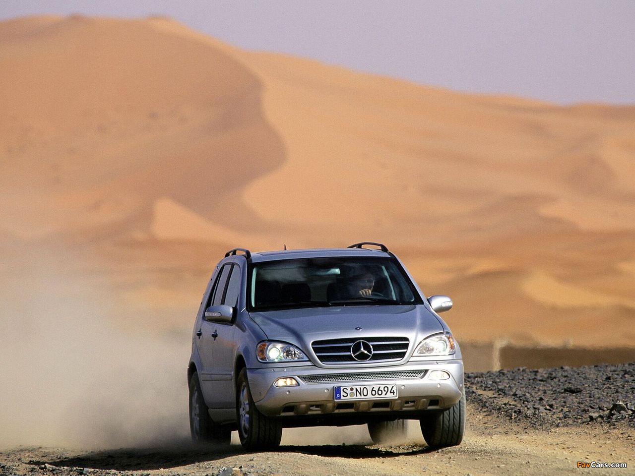 Images of Mercedes-Benz ML 500 (W163) 2001–05 (1280 x 960)