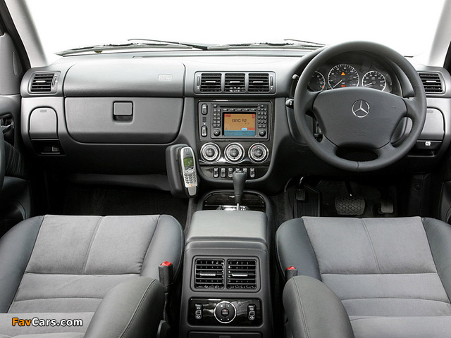 Images of Mercedes-Benz ML 350 UK-spec (W163) 2001–05 (640 x 480)