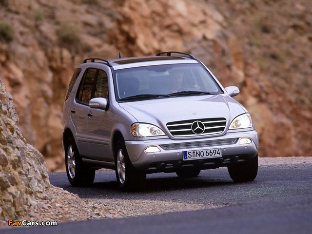 Images of Mercedes-Benz ML 500 (W163) 2001–05 (640 x 480)