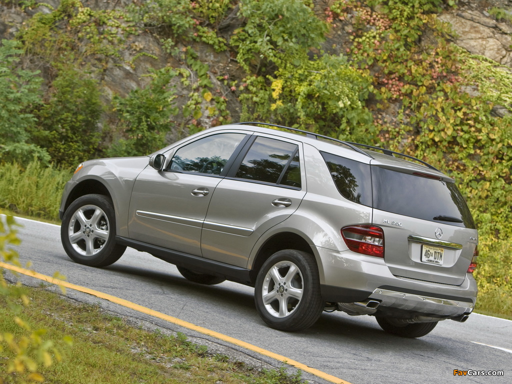 Images of Mercedes-Benz ML 350 US-spec (W164) 2005–08 (1024 x 768)