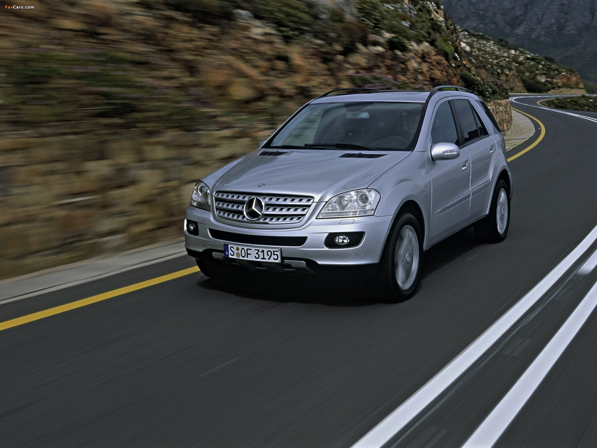 Images of Mercedes-Benz ML 350 (W164) 2005–08 (2048 x 1536)