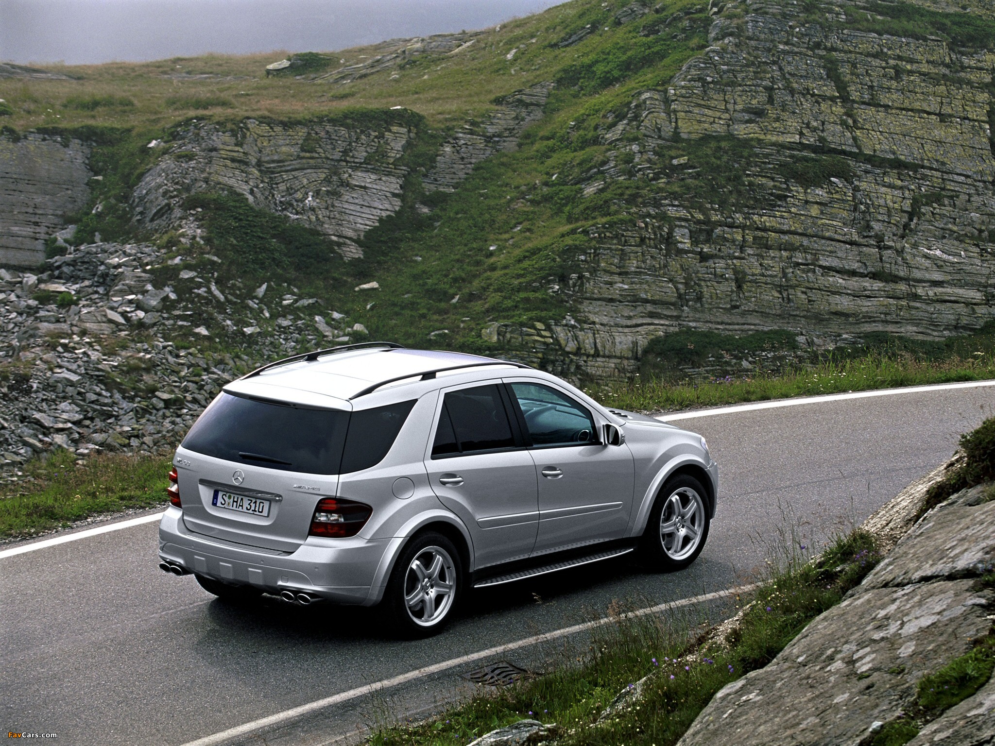 Images of Mercedes-Benz ML 63 AMG (W164) 2006–08 (2048 x 1536)