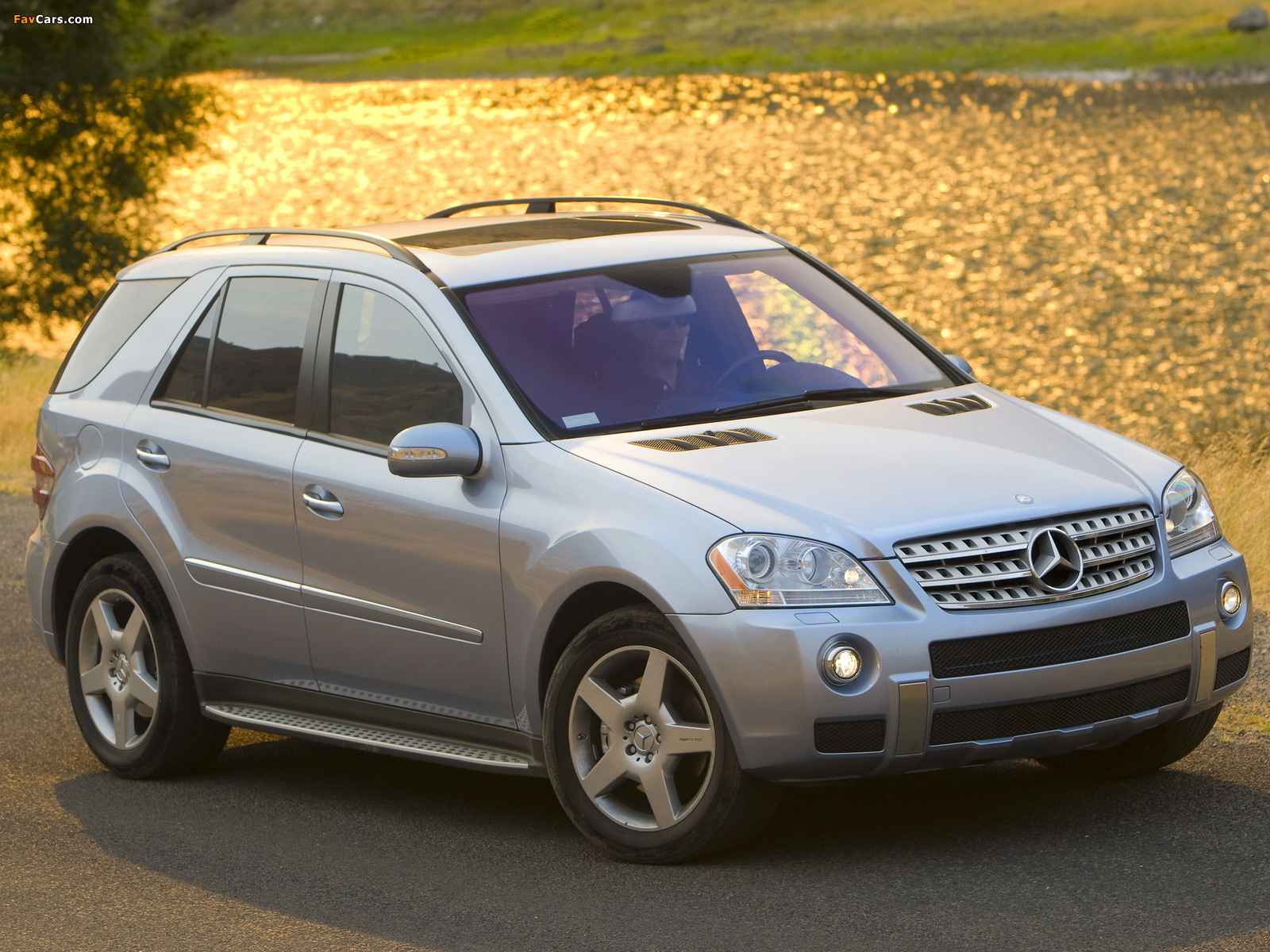 Images of Mercedes-Benz ML 550 (W164) 2006–08 (1600 x 1200)