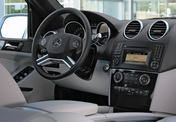 Images of Mercedes-Benz ML 500 (W164) 2008–11