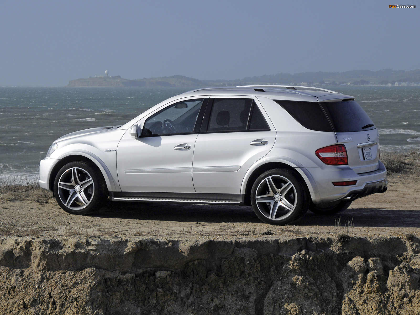 Images of Mercedes-Benz ML 63 AMG 10th Anniversary (W164) 2009 (1600 x 1200)