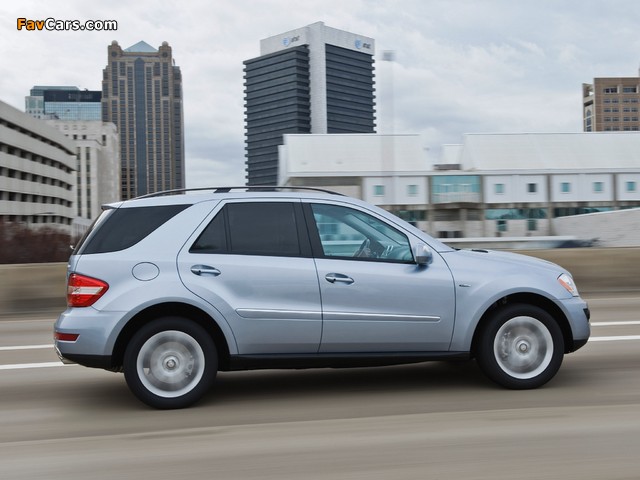 Images of Mercedes-Benz ML 450 Hybrid (W164) 2009–11 (640 x 480)