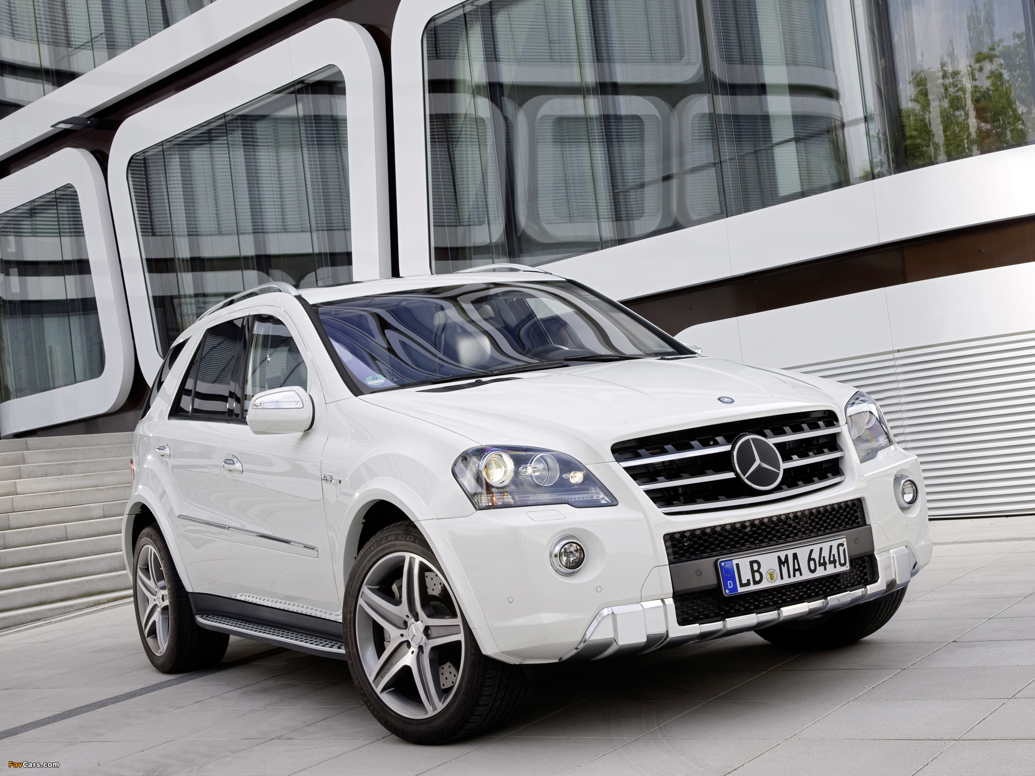Images of Mercedes-Benz ML 63 AMG (W164) 2010–11 (2048 x 1536)