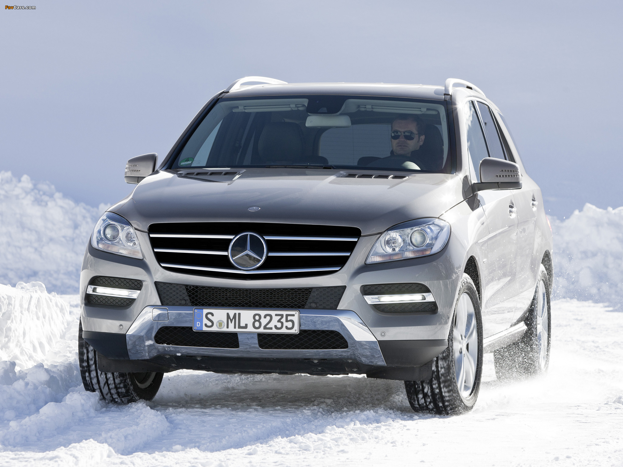 Images of Mercedes-Benz ML 350 BlueTec (W166) 2011 (2048 x 1536)