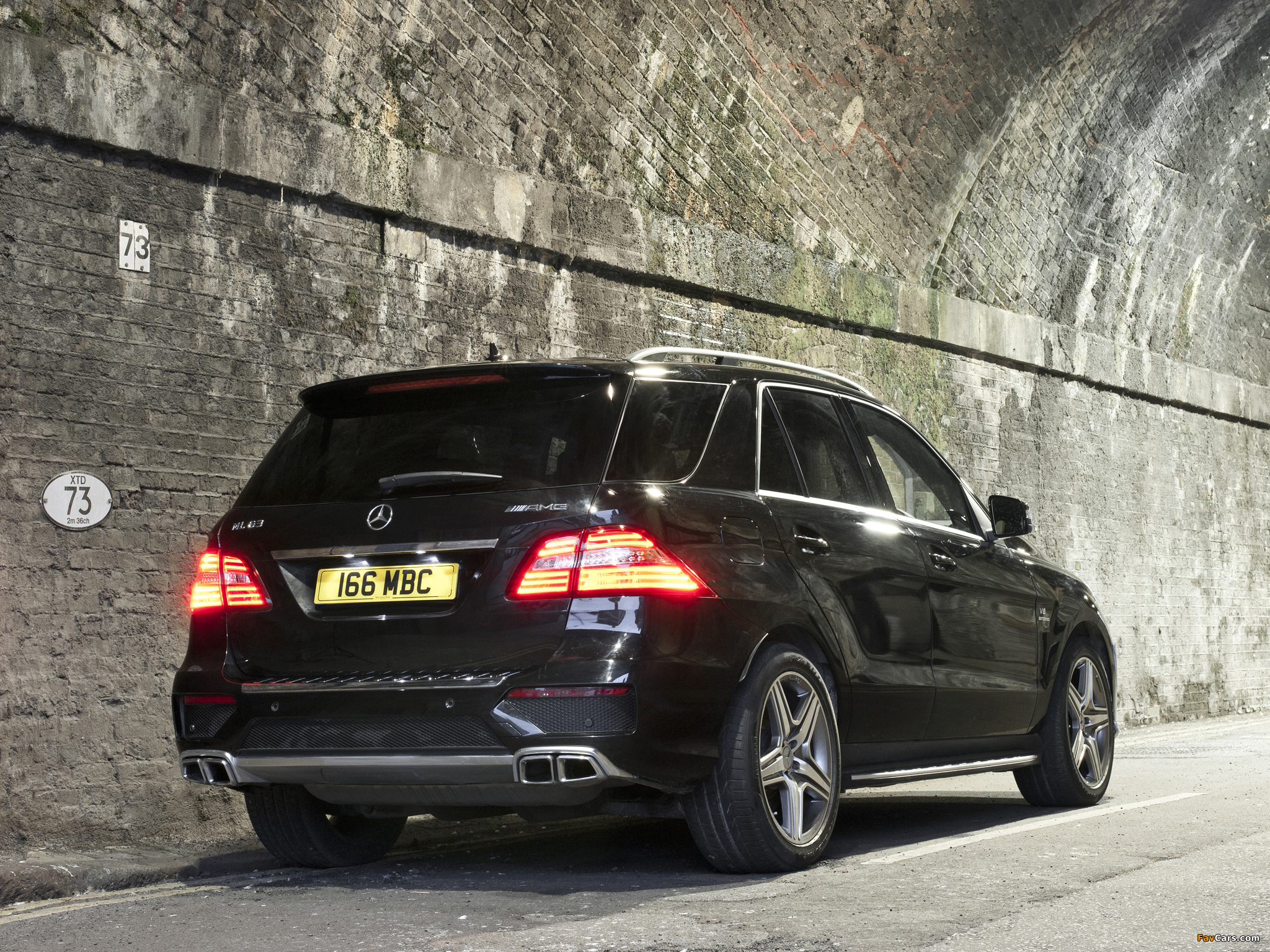 Images of Mercedes-Benz ML 63 AMG UK-spec (W166) 2012 (2048 x 1536)