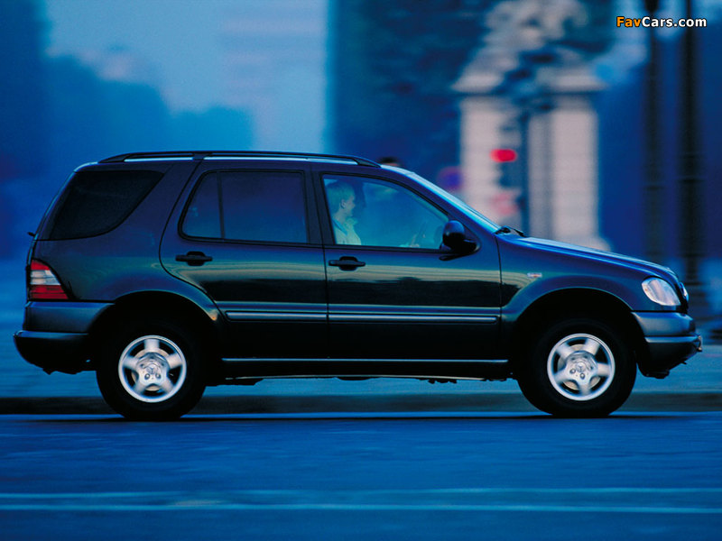 Mercedes-Benz ML 230 (W163) 1997–2001 images (800 x 600)