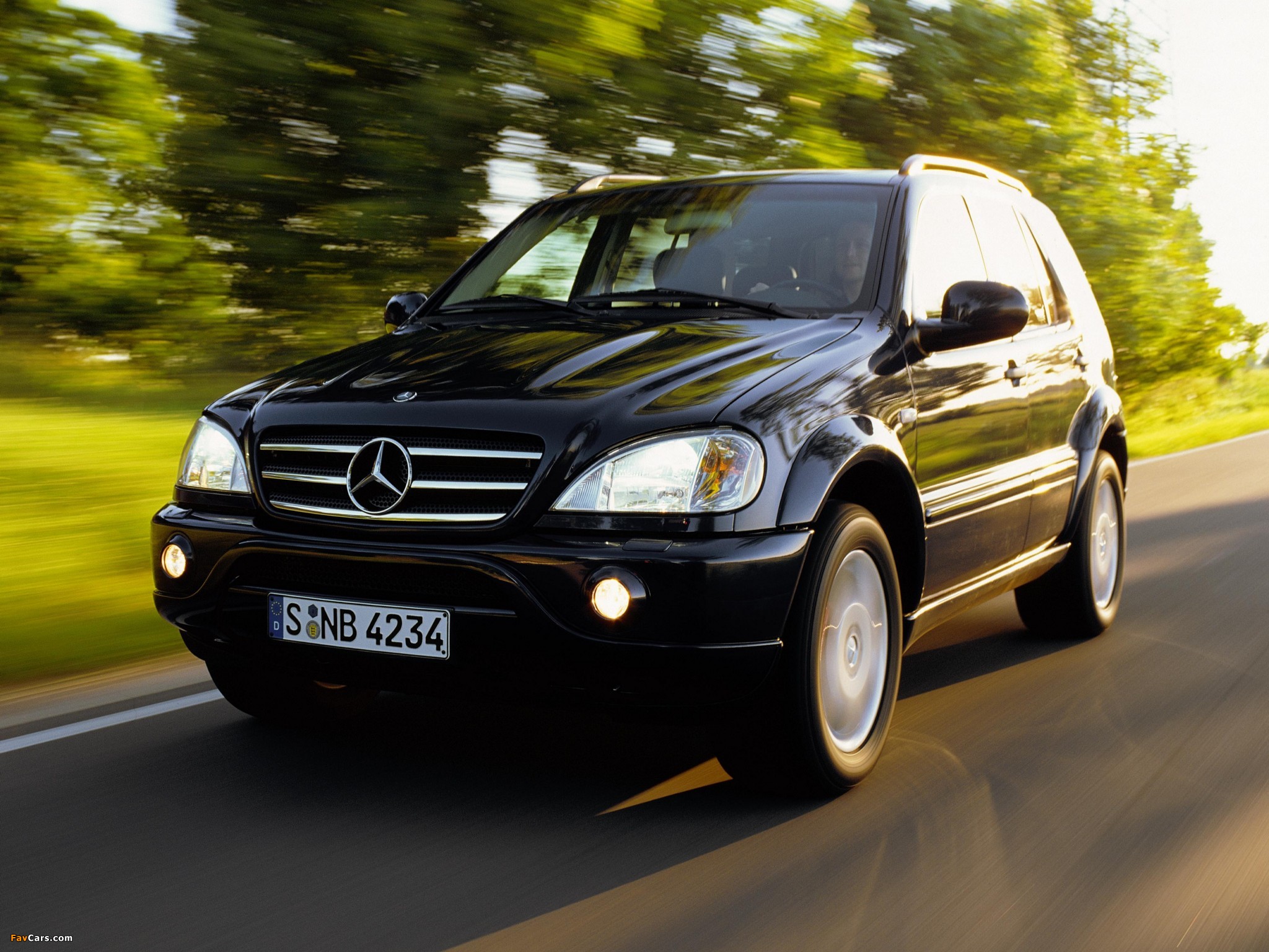 Mercedes-Benz ML 55 AMG (W163) 2000–03 images (2048 x 1536)