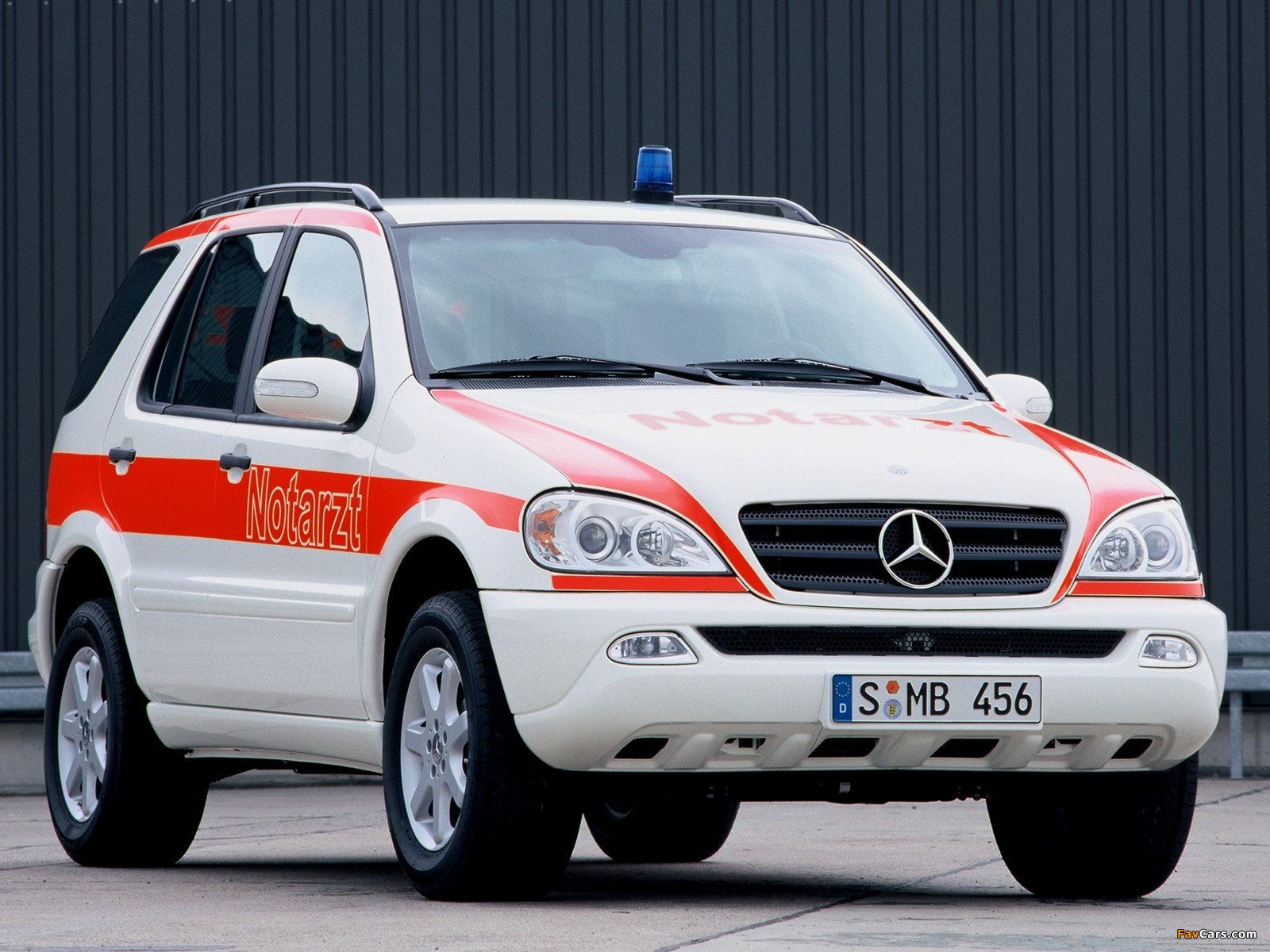 Mercedes-Benz M-Klasse Notarzt (W163) 2001–05 photos (1600 x 1200)