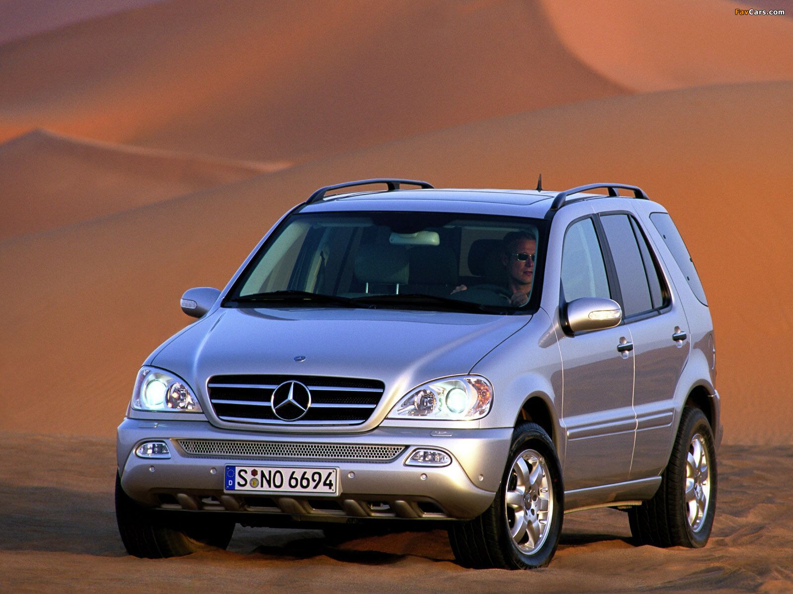 Mercedes-Benz ML 500 (W163) 2001–05 pictures (1600 x 1200)