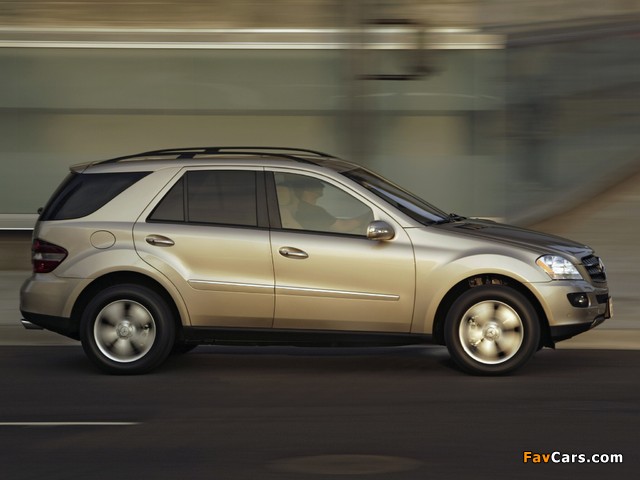 Mercedes-Benz ML 500 US-spec (W164) 2005–07 photos (640 x 480)