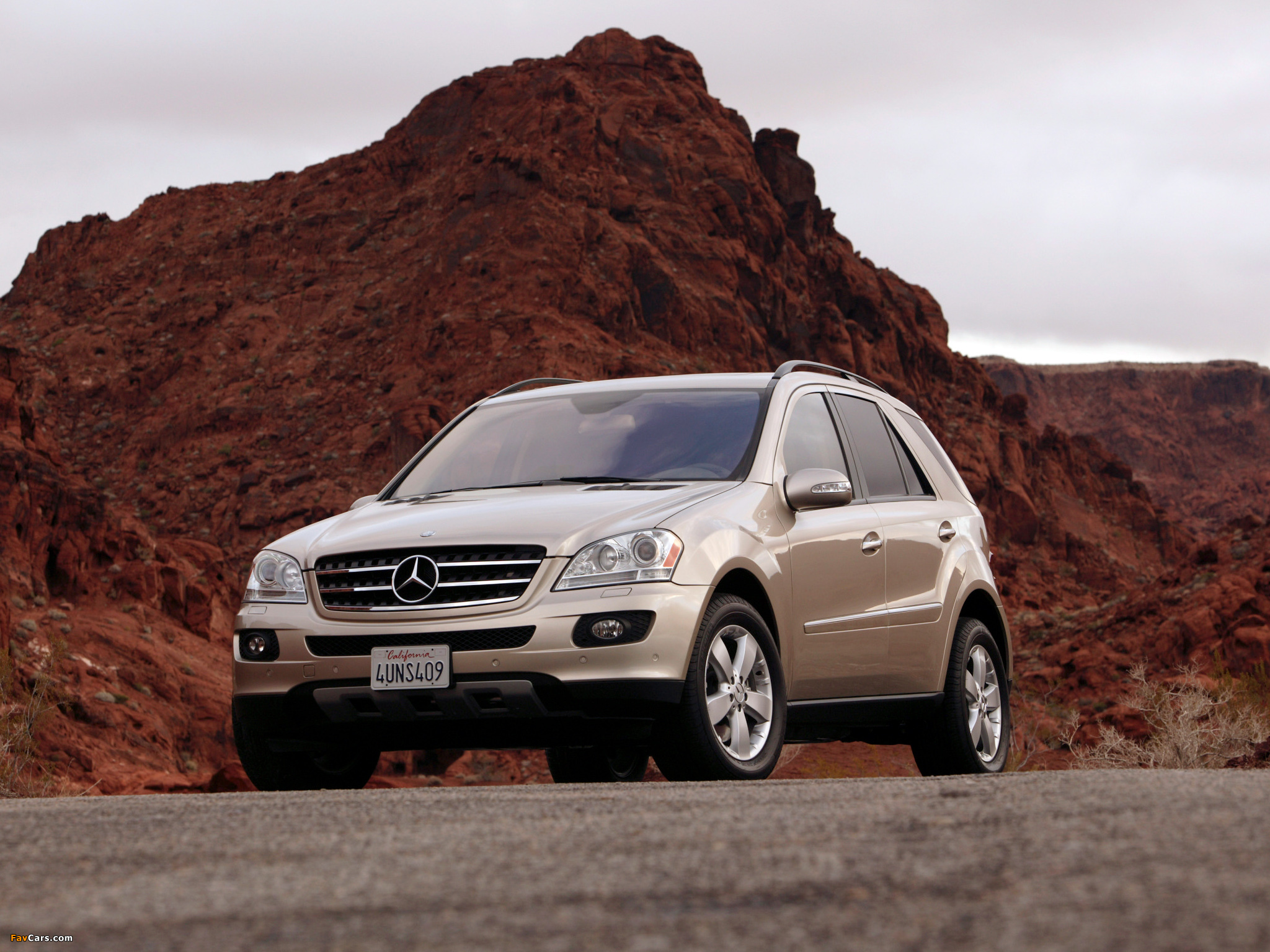 Mercedes-Benz ML 500 US-spec (W164) 2005–07 pictures (2048 x 1536)