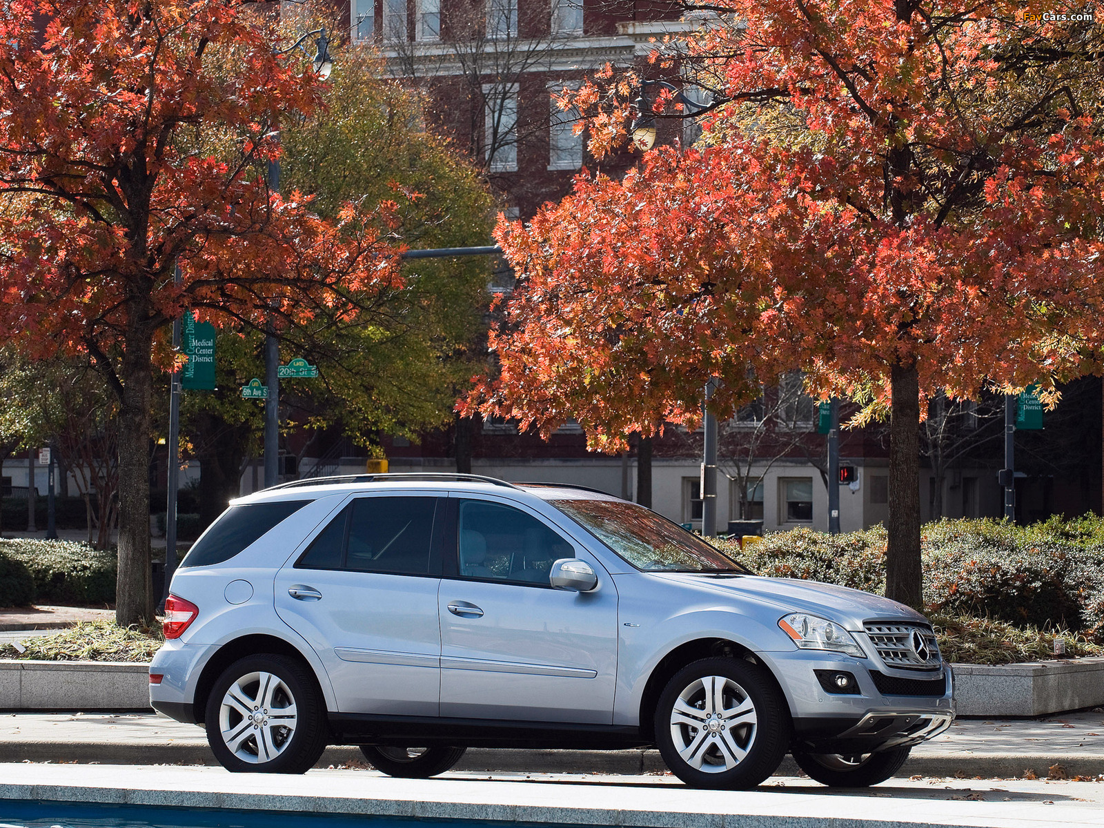 Mercedes-Benz ML 450 Hybrid (W164) 2009–11 images (1600 x 1200)