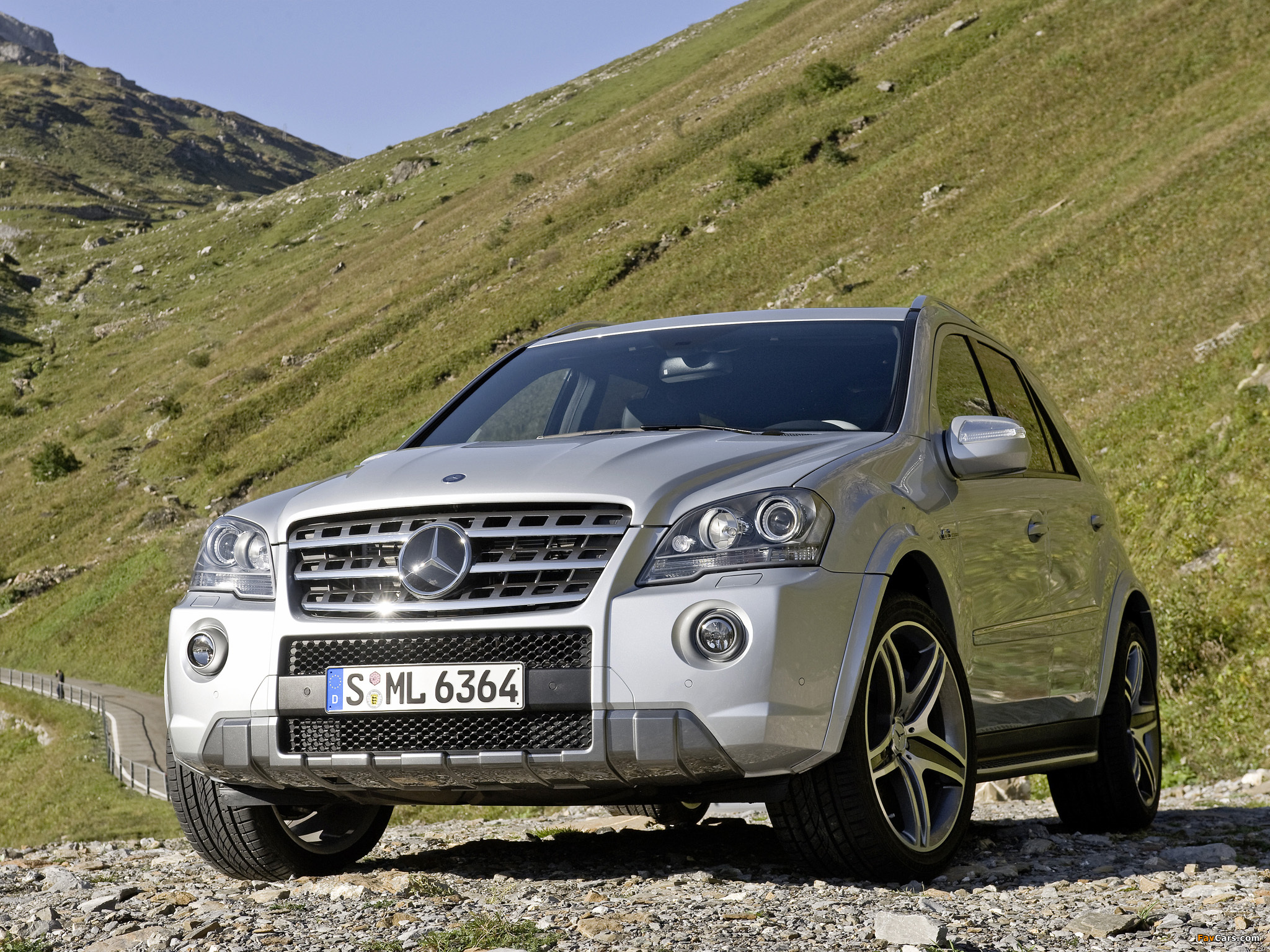 Mercedes-Benz ML 63 AMG 10th Anniversary (W164) 2009 images (2048 x 1536)