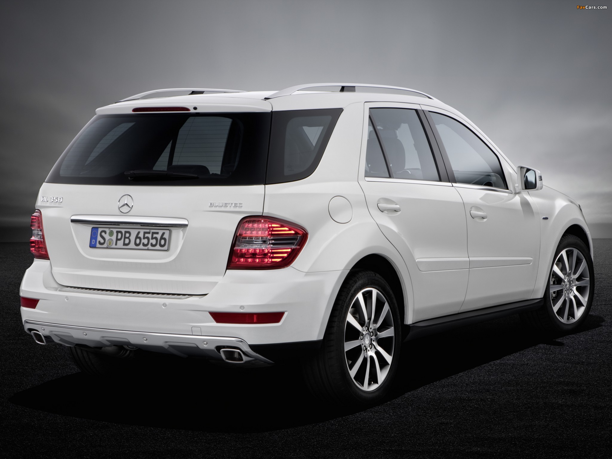 Mercedes-Benz ML 350 BlueTec Grand Edition (W164) 2010–11 images (2048 x 1536)