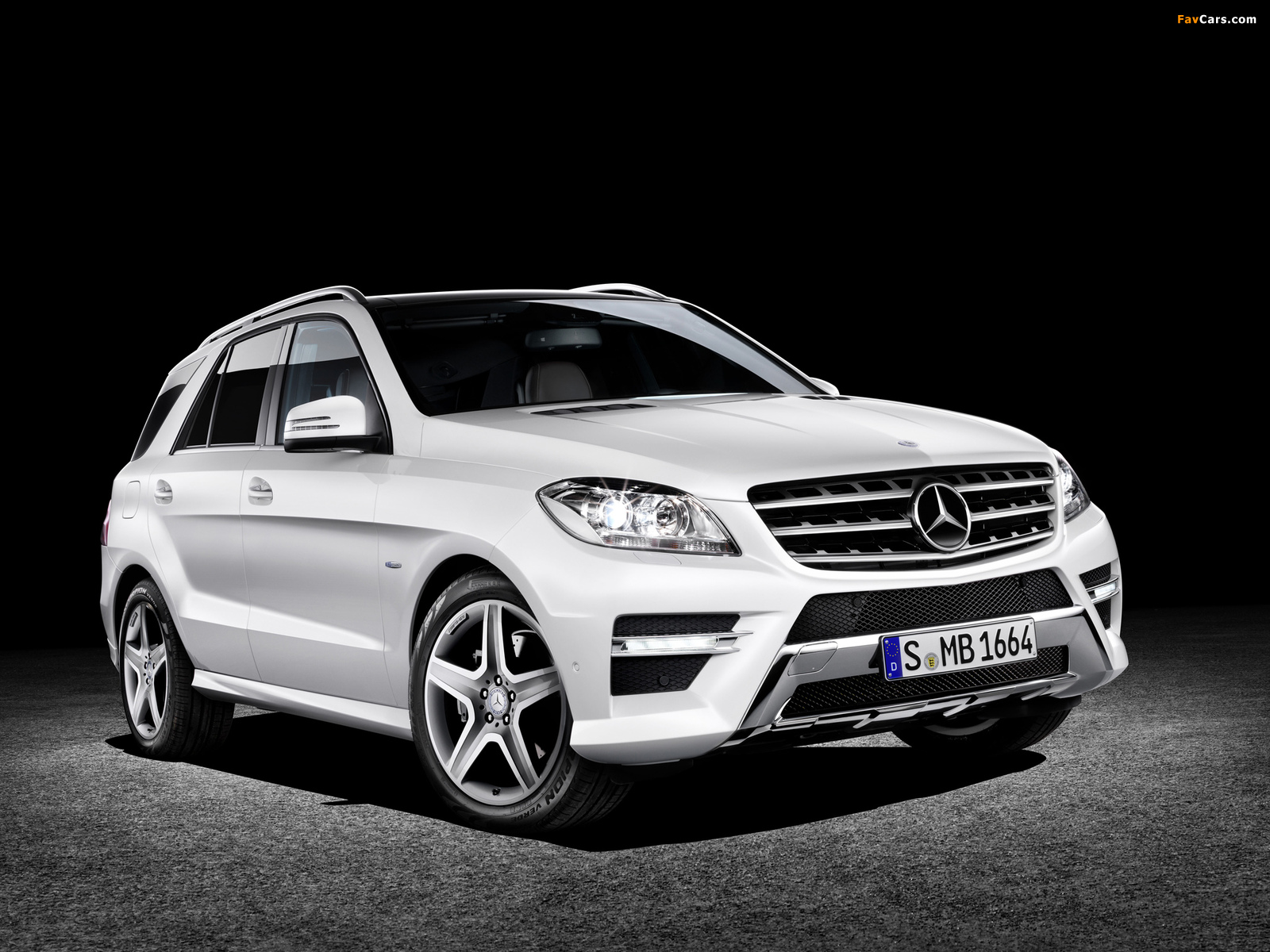 Mercedes-Benz ML 350 BlueTec AMG Sports Package Edition 1 (W166) 2011 pictures (1600 x 1200)