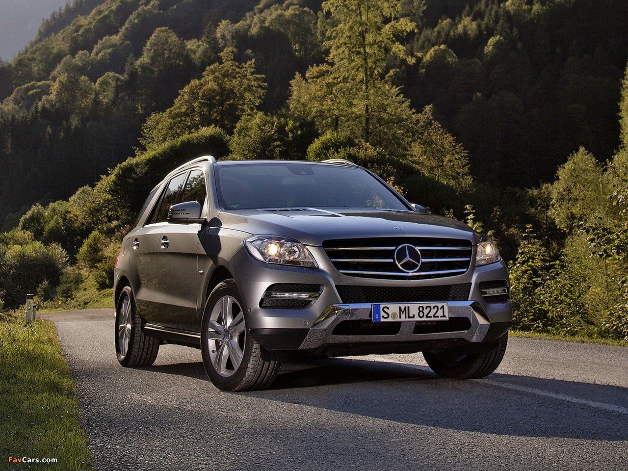 Mercedes-Benz ML 500 BlueEfficiency (W166) 2012 wallpapers (1280 x 960)