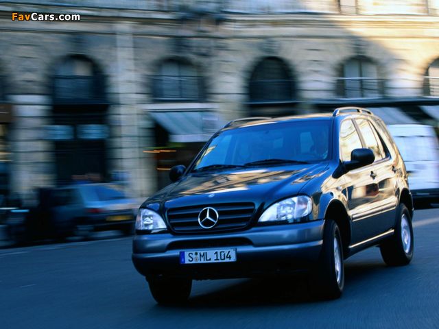 Photos of Mercedes-Benz ML 230 (W163) 1997–2001 (640 x 480)