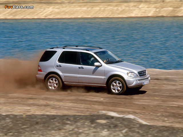 Photos of Mercedes-Benz ML 500 (W163) 2001–05 (640 x 480)