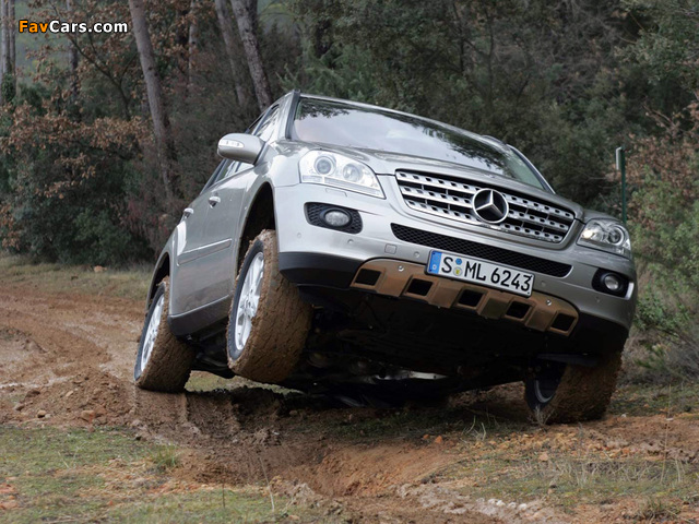 Photos of Mercedes-Benz ML 500 (W164) 2005–08 (640 x 480)