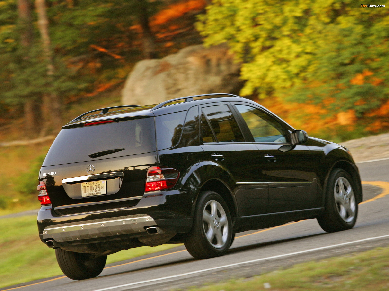 Photos of Mercedes-Benz ML 500 US-spec (W164) 2005–07 (1600 x 1200)