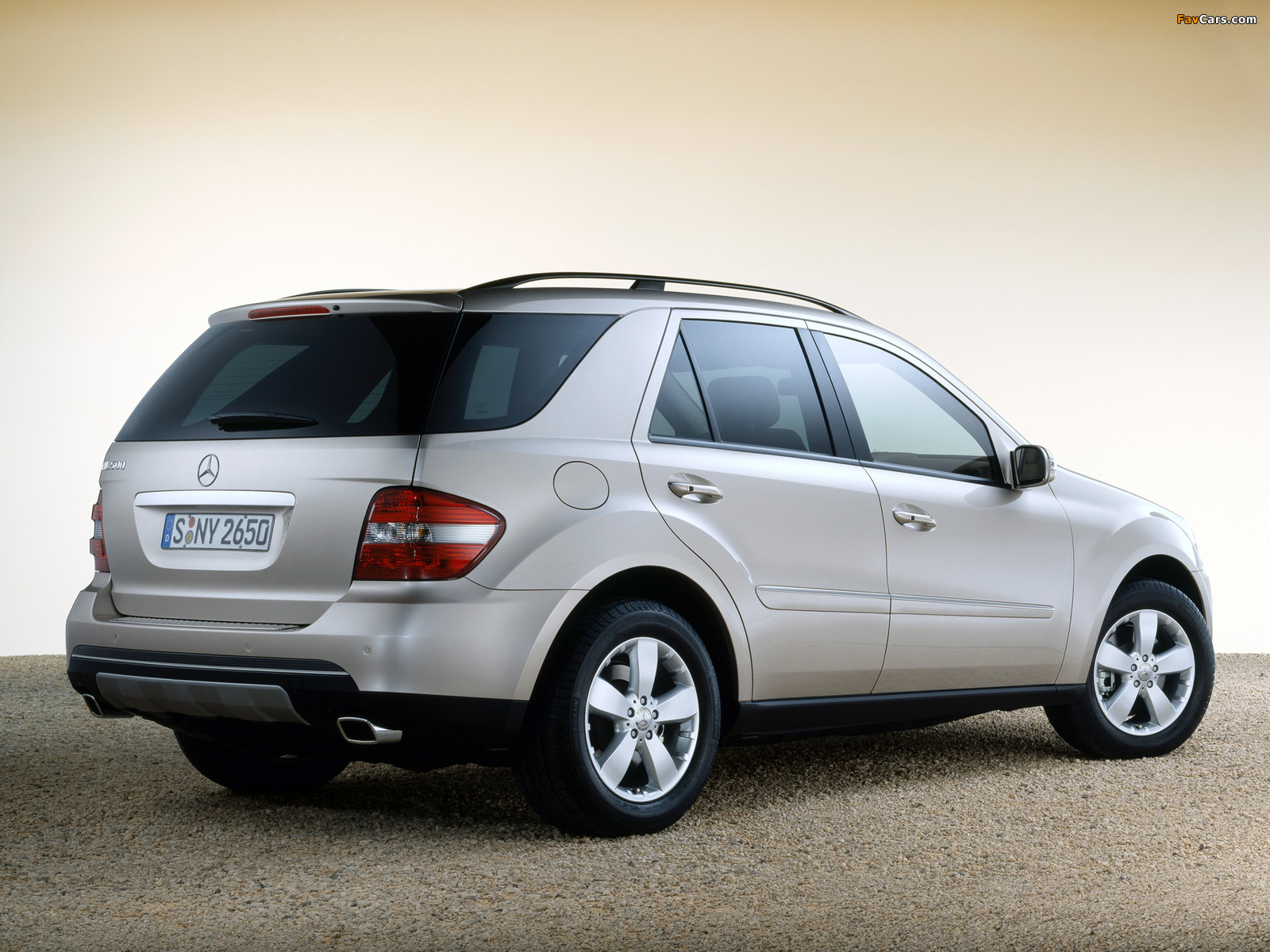 Photos of Mercedes-Benz ML 500 (W164) 2005–08 (1600 x 1200)