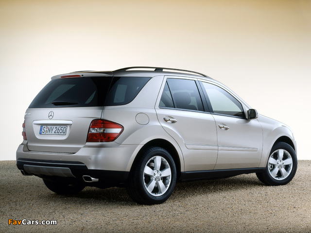 Photos of Mercedes-Benz ML 500 (W164) 2005–08 (640 x 480)