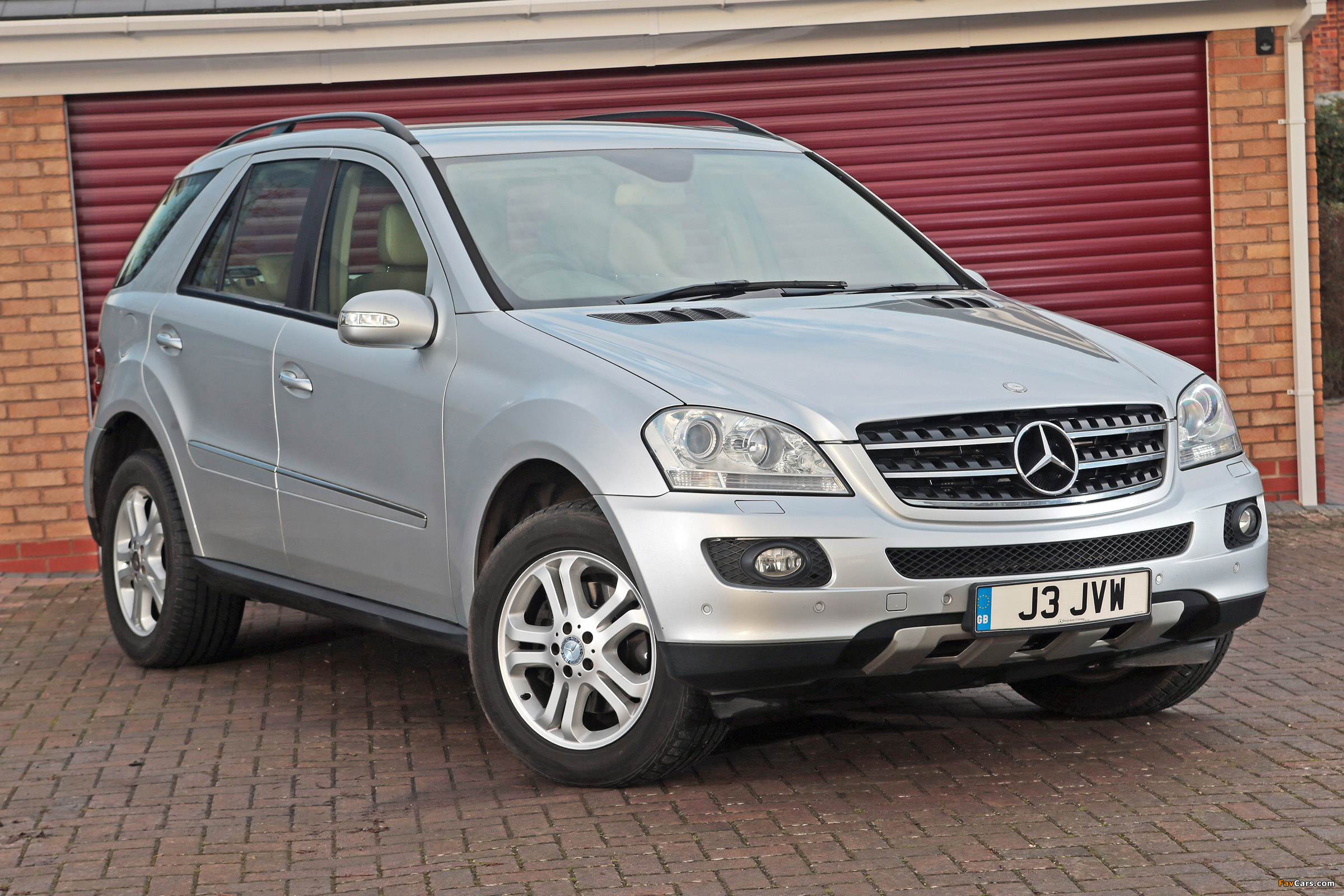 Photos of Mercedes-Benz ML 320 CDI UK-spec (W164) 2008–11 (2400 x 1600)