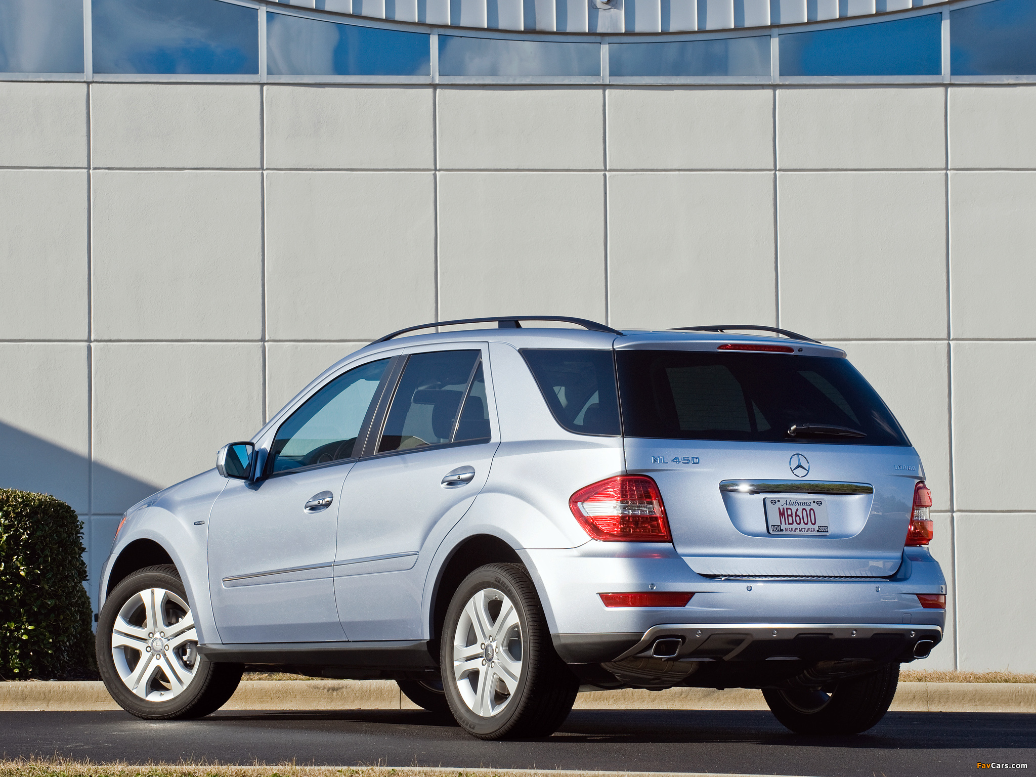 Photos of Mercedes-Benz ML 450 Hybrid (W164) 2009–11 (2048 x 1536)