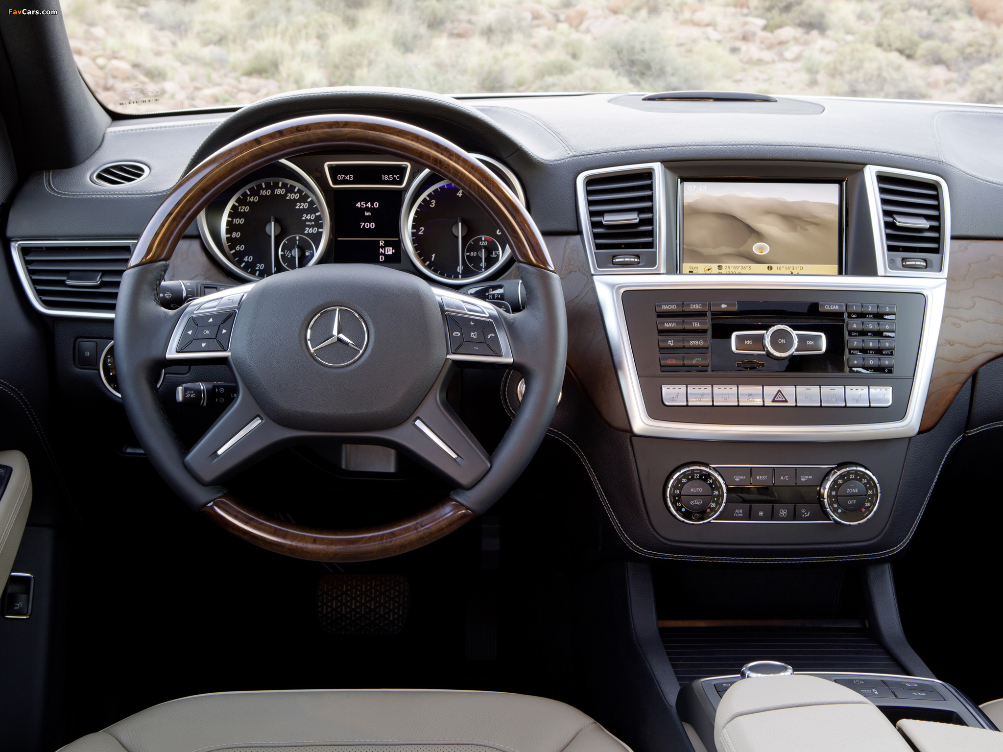 Photos of Mercedes-Benz ML 250 BlueTec AMG Sports Package (W166) 2011 (2048 x 1536)