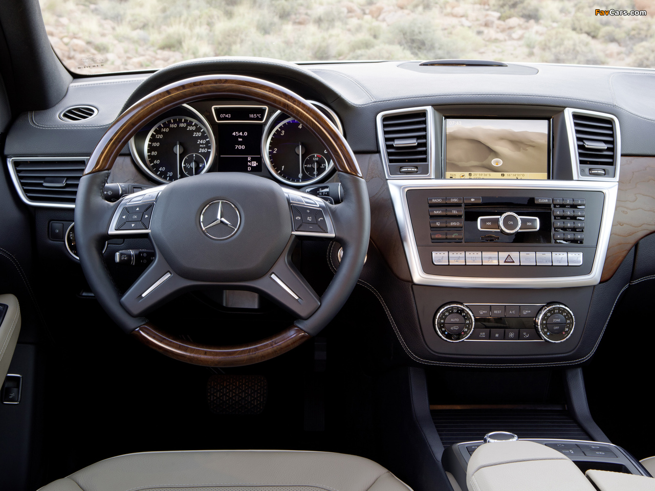 Photos of Mercedes-Benz ML 250 BlueTec AMG Sports Package (W166) 2011 (1280 x 960)